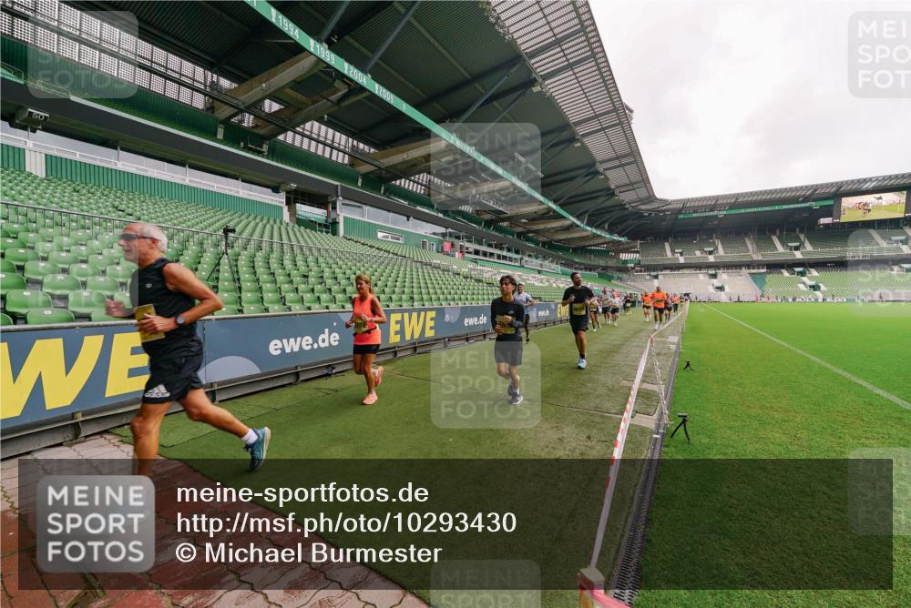 13.09.2026 - 21. swb-Marathon Bremen Michael Burmester http://msf.ph/oto/10293430 13.09.2026 10:32:01 Laufen im Stadion 10141, 10146, 10174, 10203, 10222, 10226, 10227, 10243, 10246, 10249, 10255, 10256, 10281, 10284, 10322, 10365, 10372, 10410, 10443, 10448, 10471, 10478, 10479, 10486, 10503, 10517, 10518, 10529, 10540, 10543, 10550, 10555, 10565, 10577, 10579, 10589, 10608, 10610, 10626, 10631, 10646, 10670, 10675, 10684, 10685, 10690, 10703, 10704, 10707, 10708, 10714, 10721, 10725, 10757, 10765, 10771, 10821, 10822, 10838, 10886, 11350, 11379 meine-sportfotos.de