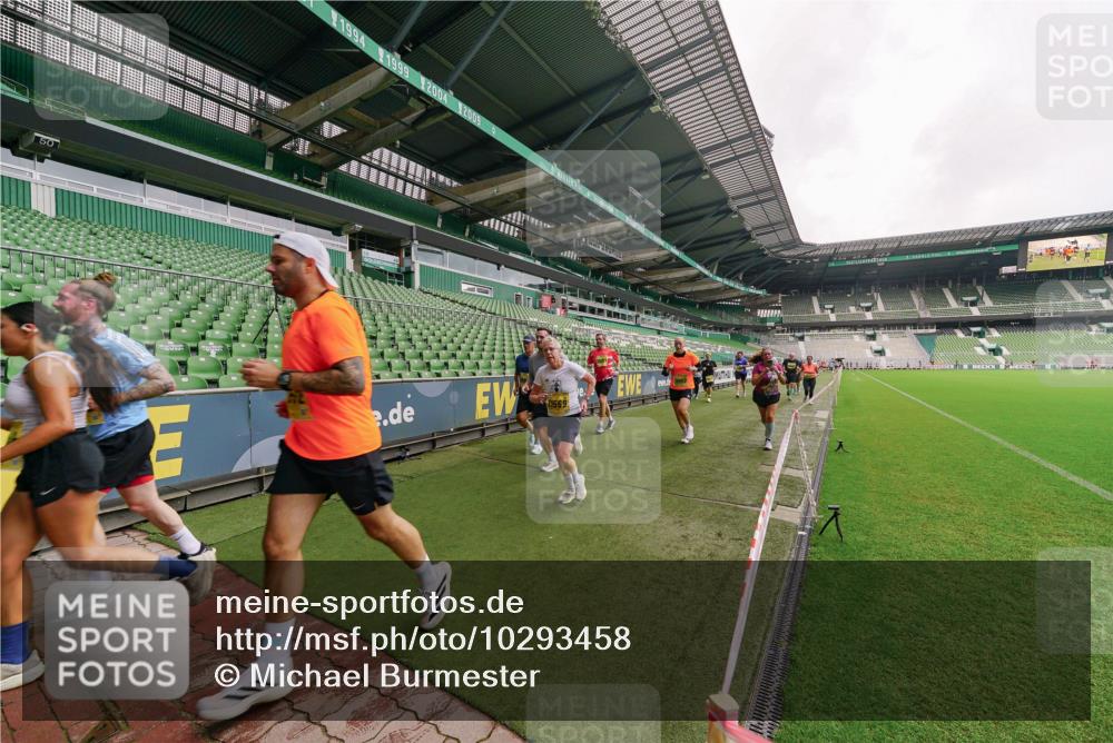 13.09.2026 - 21. swb-Marathon Bremen Michael Burmester http://msf.ph/oto/10293458 13.09.2026 10:32:06 Laufen im Stadion 10141, 10146, 10174, 10203, 10222, 10226, 10227, 10243, 10246, 10249, 10255, 10256, 10281, 10284, 10322, 10365, 10372, 10410, 10443, 10448, 10471, 10478, 10479, 10486, 10503, 10517, 10518, 10529, 10540, 10543, 10550, 10555, 10565, 10577, 10579, 10589, 10608, 10610, 10626, 10631, 10646, 10670, 10675, 10684, 10685, 10690, 10703, 10704, 10707, 10708, 10721, 10725, 10757, 10771, 10798, 10821, 10822, 10838, 10886, 11350, 11379 meine-sportfotos.de