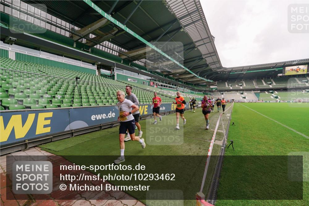 13.09.2026 - 21. swb-Marathon Bremen Michael Burmester http://msf.ph/oto/10293462 13.09.2026 10:32:07 Laufen im Stadion 10141, 10146, 10203, 10222, 10226, 10227, 10243, 10246, 10249, 10255, 10256, 10281, 10284, 10322, 10365, 10372, 10379, 10410, 10443, 10448, 10471, 10478, 10479, 10486, 10503, 10517, 10518, 10529, 10540, 10543, 10550, 10555, 10565, 10577, 10579, 10589, 10608, 10610, 10626, 10631, 10646, 10670, 10675, 10684, 10685, 10690, 10703, 10704, 10707, 10708, 10721, 10725, 10757, 10771, 10798, 10821, 10822, 10838, 11350, 11379 meine-sportfotos.de