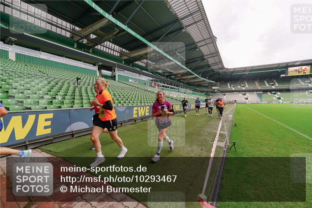 13.09.2026 - 21. swb-Marathon Bremen Michael Burmester http://msf.ph/oto/10293467 13.09.2026 10:32:08 Laufen im Stadion 10067, 10141, 10146, 10203, 10222, 10226, 10227, 10243, 10246, 10249, 10255, 10256, 10284, 10322, 10365, 10372, 10379, 10410, 10443, 10448, 10471, 10478, 10479, 10486, 10503, 10517, 10518, 10529, 10540, 10543, 10550, 10555, 10565, 10577, 10579, 10589, 10608, 10610, 10626, 10631, 10646, 10670, 10675, 10684, 10685, 10690, 10703, 10704, 10707, 10708, 10721, 10725, 10757, 10771, 10798, 10821, 10822, 10838, 11350, 11379 meine-sportfotos.de