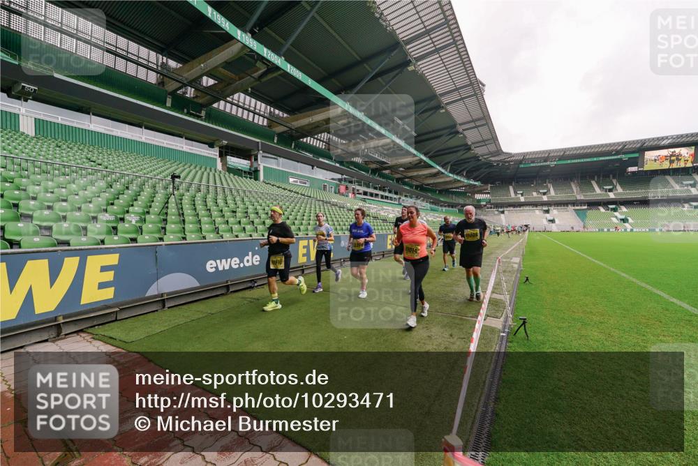 13.09.2026 - 21. swb-Marathon Bremen Michael Burmester http://msf.ph/oto/10293471 13.09.2026 10:32:11 Laufen im Stadion 10067, 10141, 10146, 10203, 10222, 10226, 10227, 10243, 10246, 10249, 10255, 10256, 10284, 10300, 10322, 10365, 10372, 10379, 10410, 10443, 10448, 10471, 10478, 10479, 10486, 10503, 10517, 10518, 10529, 10540, 10543, 10550, 10555, 10565, 10577, 10579, 10589, 10608, 10610, 10626, 10631, 10646, 10670, 10675, 10684, 10685, 10690, 10703, 10704, 10707, 10708, 10721, 10725, 10757, 10771, 10798, 10821, 10822, 10838, 11350, 11379 meine-sportfotos.de