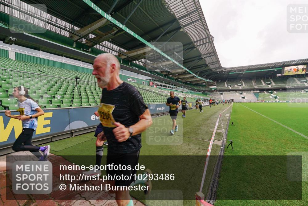 13.09.2026 - 21. swb-Marathon Bremen Michael Burmester http://msf.ph/oto/10293486 13.09.2026 10:32:13 Laufen im Stadion 10067, 10141, 10146, 10203, 10222, 10226, 10227, 10243, 10246, 10249, 10255, 10256, 10284, 10300, 10322, 10365, 10372, 10379, 10410, 10443, 10448, 10471, 10478, 10479, 10486, 10503, 10517, 10518, 10529, 10540, 10543, 10550, 10555, 10565, 10577, 10579, 10589, 10608, 10610, 10626, 10631, 10646, 10670, 10675, 10684, 10685, 10690, 10703, 10704, 10707, 10708, 10721, 10725, 10757, 10771, 10798, 10821, 10822, 10838, 11350, 11379 meine-sportfotos.de