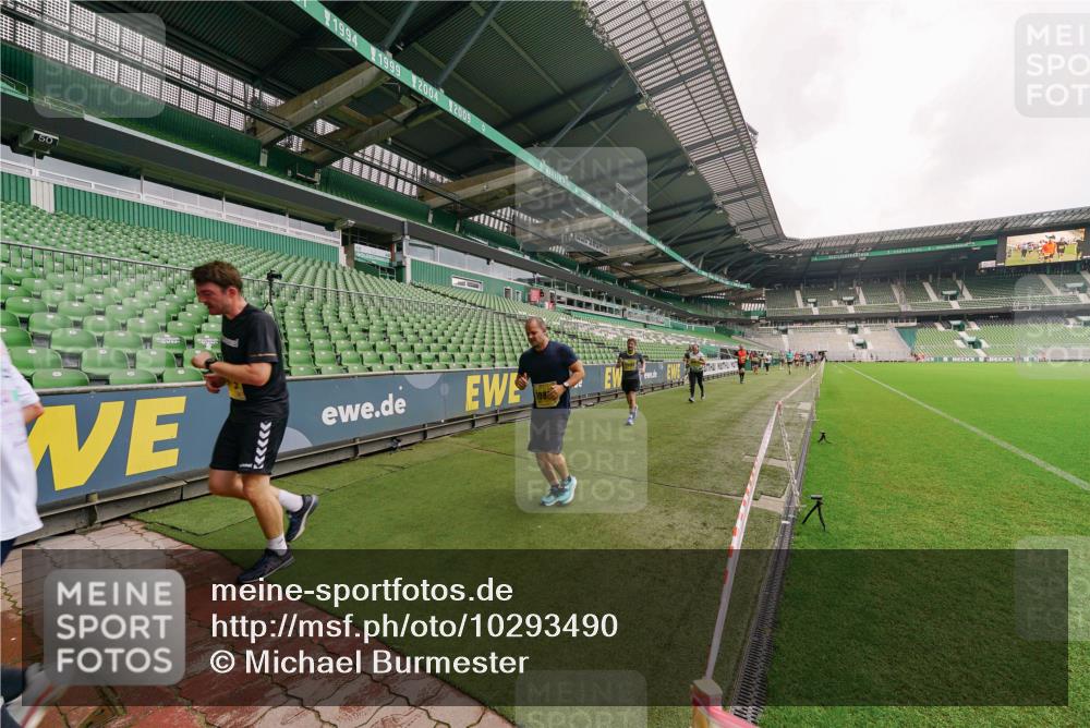 13.09.2026 - 21. swb-Marathon Bremen Michael Burmester http://msf.ph/oto/10293490 13.09.2026 10:32:13 Laufen im Stadion 10067, 10141, 10146, 10203, 10222, 10226, 10227, 10243, 10246, 10249, 10255, 10256, 10284, 10300, 10322, 10365, 10372, 10379, 10410, 10443, 10448, 10471, 10478, 10479, 10486, 10503, 10517, 10518, 10529, 10540, 10543, 10550, 10555, 10565, 10577, 10579, 10589, 10608, 10610, 10626, 10631, 10646, 10670, 10675, 10684, 10685, 10690, 10703, 10704, 10707, 10708, 10721, 10725, 10757, 10771, 10798, 10821, 10822, 10838, 11350, 11379 meine-sportfotos.de