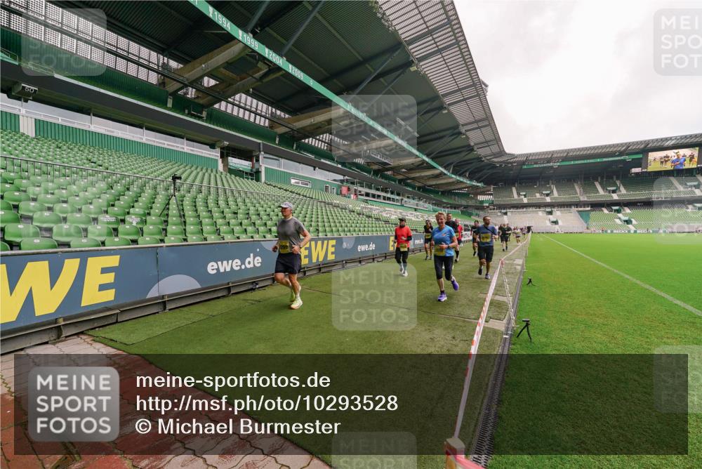 13.09.2026 - 21. swb-Marathon Bremen Michael Burmester http://msf.ph/oto/10293528 13.09.2026 10:32:29 Laufen im Stadion 10067, 10078, 10146, 10166, 10203, 10211, 10222, 10226, 10243, 10246, 10249, 10255, 10256, 10284, 10300, 10322, 10365, 10372, 10374, 10379, 10383, 10394, 10410, 10443, 10471, 10478, 10479, 10486, 10494, 10503, 10517, 10518, 10529, 10540, 10543, 10550, 10555, 10565, 10577, 10579, 10589, 10608, 10610, 10626, 10631, 10646, 10670, 10675, 10684, 10685, 10690, 10703, 10704, 10707, 10708, 10721, 10725, 10728, 10745, 10771, 10794, 10798 meine-sportfotos.de