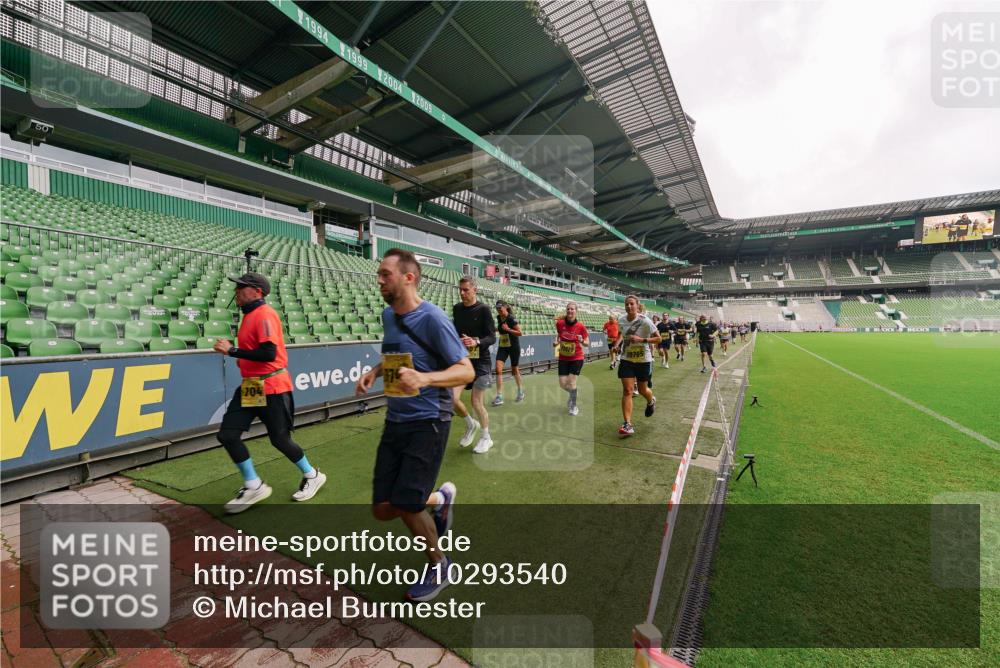 13.09.2026 - 21. swb-Marathon Bremen Michael Burmester http://msf.ph/oto/10293540 13.09.2026 10:32:31 Laufen im Stadion 10067, 10078, 10146, 10166, 10184, 10203, 10211, 10222, 10226, 10243, 10246, 10249, 10255, 10256, 10284, 10300, 10322, 10365, 10372, 10374, 10379, 10383, 10394, 10410, 10443, 10471, 10478, 10479, 10486, 10494, 10503, 10517, 10518, 10529, 10540, 10543, 10550, 10555, 10565, 10577, 10579, 10589, 10608, 10610, 10626, 10631, 10646, 10670, 10675, 10684, 10685, 10690, 10703, 10704, 10707, 10708, 10721, 10725, 10728, 10745, 10771, 10794, 10798 meine-sportfotos.de