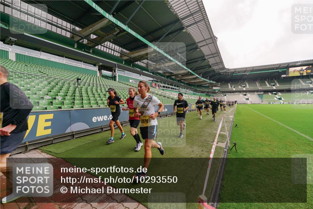 13.09.2026 - 21. swb-Marathon Bremen Michael Burmester http://msf.ph/oto/10293550 13.09.2026 10:32:33 Laufen im Stadion 10067, 10078, 10146, 10166, 10184, 10203, 10211, 10222, 10226, 10243, 10246, 10249, 10255, 10256, 10284, 10300, 10322, 10365, 10372, 10374, 10379, 10383, 10394, 10408, 10410, 10443, 10471, 10478, 10479, 10486, 10494, 10503, 10517, 10518, 10529, 10530, 10540, 10543, 10550, 10555, 10565, 10577, 10579, 10589, 10608, 10610, 10626, 10631, 10646, 10670, 10675, 10684, 10685, 10690, 10703, 10704, 10707, 10708, 10721, 10725, 10728, 10745, 10749, 10771, 10794, 10798 meine-sportfotos.de