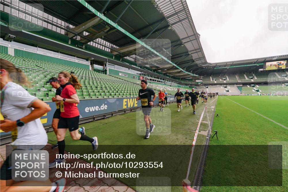13.09.2026 - 21. swb-Marathon Bremen Michael Burmester http://msf.ph/oto/10293554 13.09.2026 10:32:33 Laufen im Stadion 10067, 10078, 10146, 10166, 10184, 10203, 10211, 10222, 10226, 10243, 10246, 10249, 10255, 10256, 10284, 10300, 10322, 10365, 10372, 10374, 10379, 10383, 10394, 10408, 10410, 10443, 10471, 10478, 10479, 10486, 10494, 10503, 10517, 10518, 10529, 10530, 10540, 10543, 10550, 10555, 10565, 10577, 10579, 10589, 10608, 10610, 10626, 10631, 10646, 10670, 10675, 10684, 10685, 10690, 10703, 10704, 10707, 10708, 10721, 10725, 10728, 10745, 10749, 10771, 10794, 10798 meine-sportfotos.de