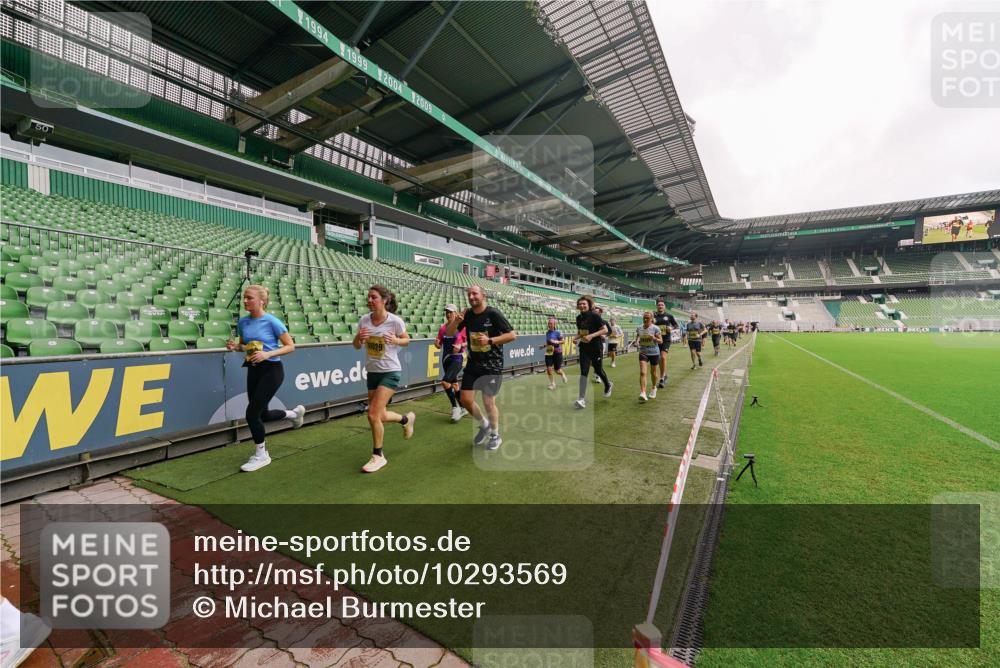 13.09.2026 - 21. swb-Marathon Bremen Michael Burmester http://msf.ph/oto/10293569 13.09.2026 10:32:36 Laufen im Stadion 10067, 10078, 10146, 10166, 10184, 10203, 10211, 10222, 10226, 10243, 10246, 10249, 10255, 10256, 10300, 10322, 10365, 10372, 10374, 10379, 10383, 10394, 10408, 10410, 10443, 10471, 10478, 10479, 10486, 10494, 10503, 10517, 10518, 10529, 10530, 10540, 10543, 10550, 10555, 10565, 10579, 10589, 10608, 10610, 10626, 10631, 10646, 10670, 10675, 10690, 10703, 10704, 10707, 10708, 10721, 10725, 10728, 10745, 10749, 10750, 10771, 10794, 10798 meine-sportfotos.de