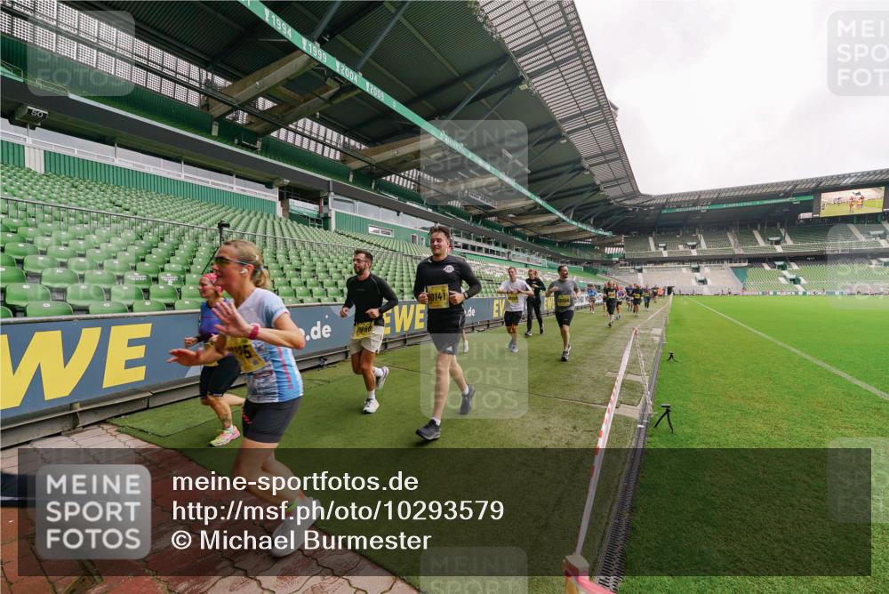 13.09.2026 - 21. swb-Marathon Bremen Michael Burmester http://msf.ph/oto/10293579 13.09.2026 10:32:39 Laufen im Stadion 10067, 10078, 10146, 10166, 10184, 10203, 10211, 10222, 10226, 10243, 10246, 10249, 10255, 10256, 10300, 10322, 10365, 10372, 10374, 10379, 10383, 10394, 10408, 10410, 10443, 10471, 10478, 10479, 10486, 10494, 10503, 10517, 10518, 10529, 10530, 10540, 10543, 10550, 10555, 10565, 10579, 10589, 10608, 10610, 10626, 10631, 10646, 10670, 10673, 10675, 10690, 10703, 10704, 10707, 10708, 10721, 10725, 10728, 10745, 10749, 10750, 10771, 10794, 10798 meine-sportfotos.de