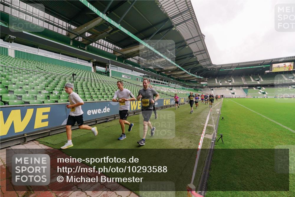 13.09.2026 - 21. swb-Marathon Bremen Michael Burmester http://msf.ph/oto/10293588 13.09.2026 10:32:40 Laufen im Stadion 10067, 10078, 10146, 10166, 10184, 10203, 10211, 10222, 10226, 10243, 10246, 10249, 10255, 10256, 10300, 10322, 10365, 10372, 10374, 10379, 10383, 10394, 10408, 10410, 10443, 10471, 10478, 10479, 10486, 10494, 10503, 10517, 10518, 10529, 10530, 10540, 10543, 10550, 10555, 10565, 10579, 10589, 10608, 10610, 10626, 10631, 10646, 10670, 10673, 10675, 10690, 10703, 10704, 10707, 10708, 10721, 10725, 10728, 10745, 10749, 10750, 10771, 10794, 10798 meine-sportfotos.de