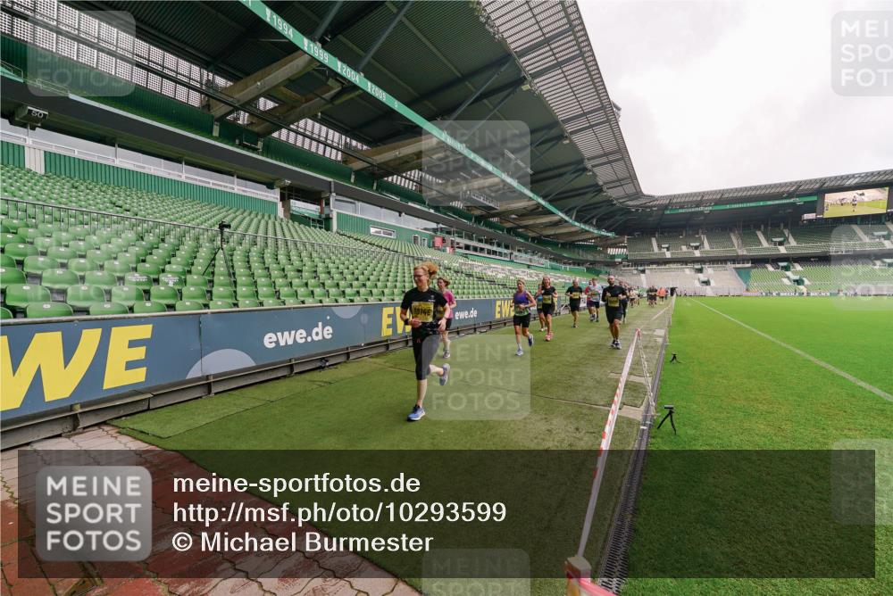 13.09.2026 - 21. swb-Marathon Bremen Michael Burmester http://msf.ph/oto/10293599 13.09.2026 10:32:43 Laufen im Stadion 10067, 10078, 10146, 10166, 10184, 10203, 10211, 10222, 10226, 10243, 10246, 10249, 10255, 10256, 10300, 10322, 10365, 10372, 10374, 10379, 10383, 10394, 10408, 10410, 10443, 10471, 10478, 10486, 10494, 10503, 10517, 10518, 10529, 10530, 10540, 10543, 10550, 10555, 10565, 10579, 10589, 10608, 10610, 10626, 10631, 10646, 10670, 10673, 10675, 10690, 10703, 10704, 10707, 10708, 10721, 10725, 10728, 10745, 10749, 10750, 10771, 10794, 10798 meine-sportfotos.de