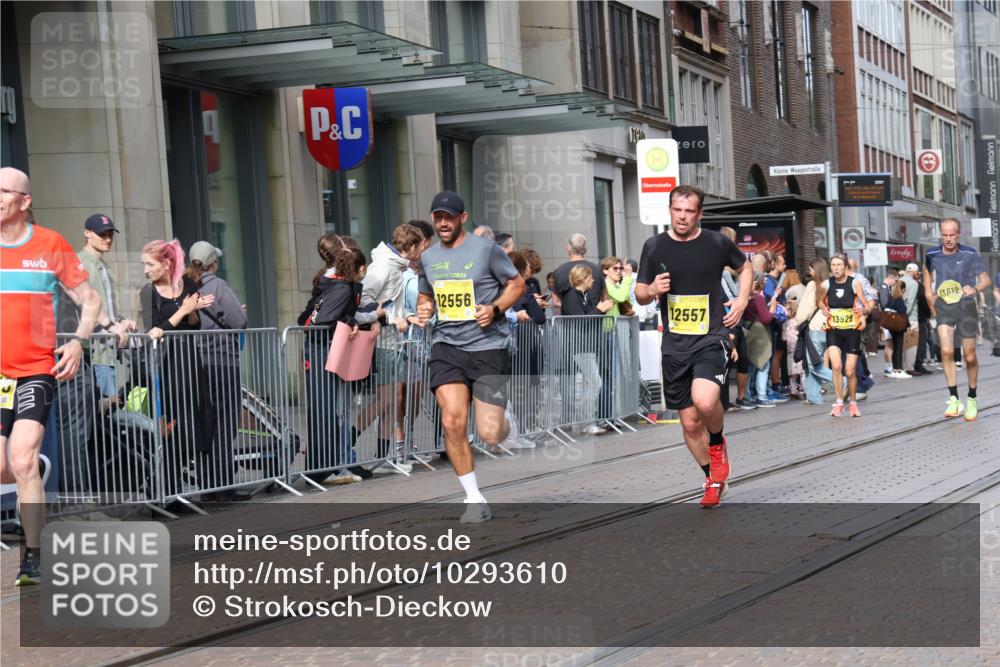 13.09.2026 - 21. swb-Marathon Bremen Strokosch-Dieckow http://msf.ph/oto/10293610 13.09.2026 10:45:50 Ziel 10436, 10447, 10992, 11706, 11925, 11926, 11956, 12556, 12557, 13529, 13609, 13612, 13640, 10352, 10436, 10464, 10536, 10541, 10583, 10987, 11015, 11063, 11088, 11209, 11279, 11559, 11749, 11762, 11845, 12033, 12069, 12087, 12290, 12355, 13532, 13595, 13628 meine-sportfotos.de