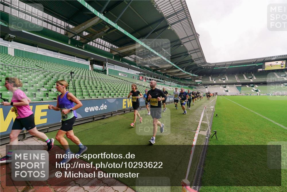 13.09.2026 - 21. swb-Marathon Bremen Michael Burmester http://msf.ph/oto/10293622 13.09.2026 10:32:45 Laufen im Stadion 10067, 10078, 10146, 10166, 10184, 10203, 10211, 10222, 10226, 10243, 10246, 10249, 10255, 10256, 10300, 10322, 10365, 10372, 10374, 10379, 10383, 10394, 10408, 10410, 10443, 10471, 10478, 10486, 10494, 10503, 10517, 10518, 10529, 10530, 10540, 10543, 10550, 10555, 10565, 10579, 10589, 10608, 10610, 10626, 10631, 10646, 10670, 10673, 10675, 10687, 10690, 10703, 10704, 10707, 10708, 10721, 10725, 10728, 10745, 10749, 10750, 10771, 10788, 10794, 10798 meine-sportfotos.de