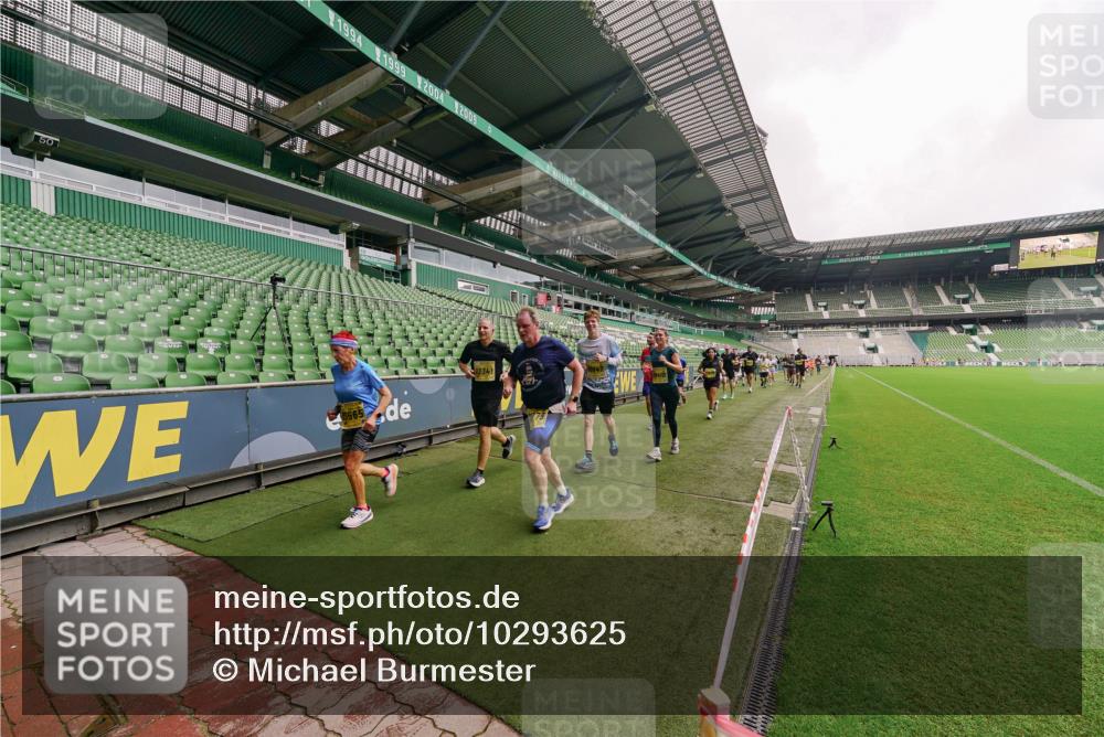 13.09.2026 - 21. swb-Marathon Bremen Michael Burmester http://msf.ph/oto/10293625 13.09.2026 10:32:46 Laufen im Stadion 10067, 10078, 10146, 10166, 10184, 10203, 10211, 10222, 10226, 10243, 10246, 10249, 10255, 10256, 10300, 10322, 10365, 10372, 10374, 10379, 10383, 10394, 10408, 10410, 10423, 10443, 10471, 10478, 10486, 10494, 10503, 10517, 10518, 10529, 10530, 10540, 10543, 10550, 10555, 10565, 10579, 10589, 10608, 10610, 10626, 10631, 10646, 10670, 10673, 10675, 10687, 10690, 10703, 10704, 10707, 10708, 10721, 10725, 10728, 10745, 10749, 10750, 10771, 10788, 10794, 10798 meine-sportfotos.de