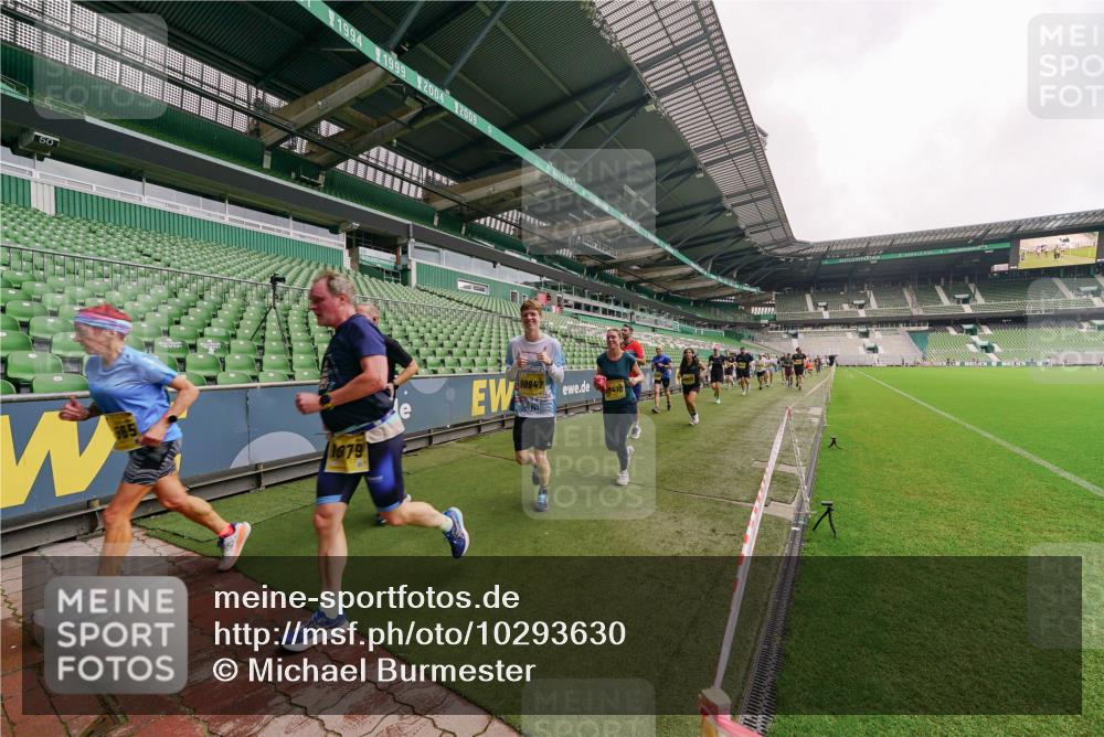 13.09.2026 - 21. swb-Marathon Bremen Michael Burmester http://msf.ph/oto/10293630 13.09.2026 10:32:47 Laufen im Stadion 10067, 10078, 10146, 10166, 10184, 10203, 10211, 10222, 10226, 10243, 10246, 10249, 10255, 10256, 10300, 10322, 10365, 10372, 10374, 10379, 10383, 10394, 10408, 10410, 10423, 10443, 10471, 10478, 10486, 10494, 10503, 10517, 10518, 10529, 10530, 10540, 10543, 10550, 10555, 10565, 10579, 10589, 10608, 10610, 10626, 10631, 10646, 10670, 10673, 10675, 10687, 10690, 10703, 10704, 10707, 10708, 10721, 10725, 10728, 10745, 10749, 10750, 10771, 10788, 10794, 10798 meine-sportfotos.de