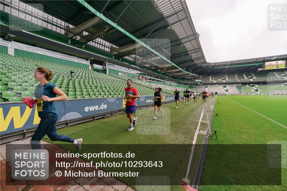 13.09.2026 - 21. swb-Marathon Bremen Michael Burmester http://msf.ph/oto/10293643 13.09.2026 10:32:48 Laufen im Stadion 10067, 10078, 10146, 10166, 10184, 10203, 10211, 10222, 10226, 10236, 10243, 10246, 10249, 10255, 10256, 10300, 10322, 10365, 10372, 10374, 10379, 10383, 10394, 10408, 10410, 10423, 10443, 10486, 10494, 10503, 10517, 10518, 10529, 10530, 10540, 10543, 10550, 10555, 10565, 10589, 10608, 10610, 10626, 10631, 10646, 10670, 10673, 10675, 10687, 10690, 10703, 10704, 10707, 10708, 10721, 10725, 10728, 10745, 10749, 10750, 10771, 10788, 10794, 10798 meine-sportfotos.de