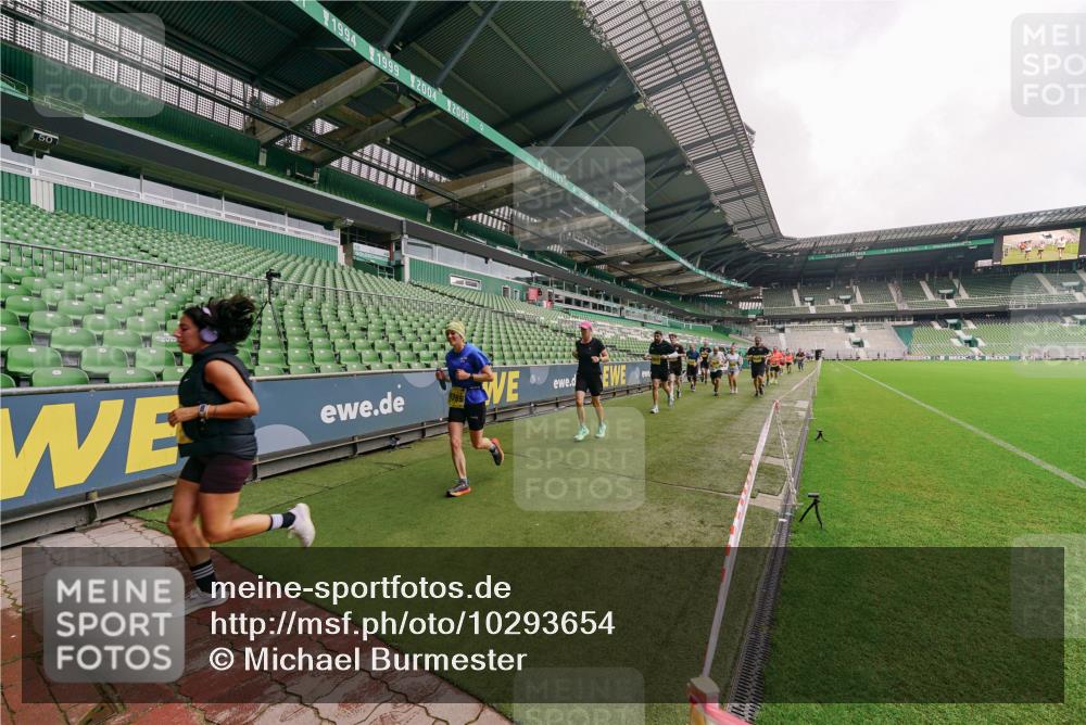 13.09.2026 - 21. swb-Marathon Bremen Michael Burmester http://msf.ph/oto/10293654 13.09.2026 10:32:50 Laufen im Stadion 10067, 10078, 10146, 10166, 10184, 10203, 10211, 10222, 10226, 10236, 10243, 10246, 10249, 10255, 10256, 10300, 10322, 10365, 10372, 10374, 10379, 10383, 10394, 10408, 10410, 10423, 10443, 10486, 10494, 10503, 10517, 10518, 10529, 10530, 10540, 10543, 10550, 10555, 10565, 10589, 10608, 10610, 10626, 10631, 10646, 10670, 10673, 10675, 10687, 10690, 10703, 10704, 10707, 10708, 10721, 10725, 10728, 10745, 10749, 10750, 10771, 10788, 10794, 10798 meine-sportfotos.de