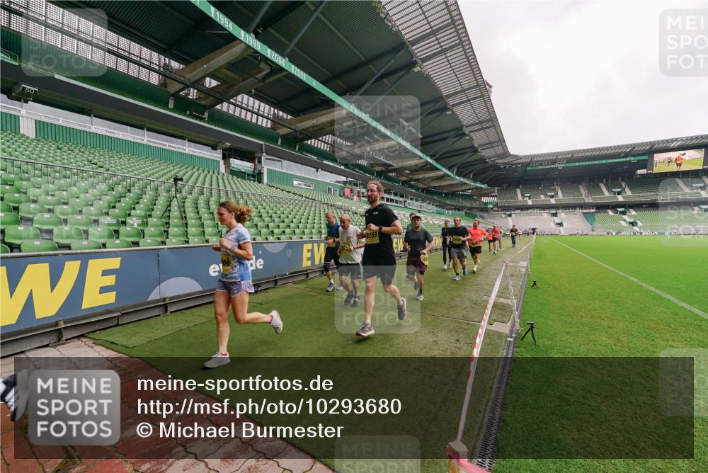 13.09.2026 - 21. swb-Marathon Bremen Michael Burmester http://msf.ph/oto/10293680 13.09.2026 10:32:54 Laufen im Stadion 10067, 10078, 10166, 10184, 10203, 10211, 10226, 10236, 10243, 10246, 10249, 10255, 10256, 10300, 10322, 10365, 10372, 10374, 10379, 10383, 10394, 10408, 10410, 10423, 10428, 10443, 10486, 10494, 10503, 10517, 10518, 10529, 10530, 10540, 10543, 10550, 10555, 10565, 10578, 10589, 10608, 10610, 10631, 10646, 10670, 10673, 10675, 10687, 10690, 10703, 10704, 10707, 10721, 10725, 10728, 10745, 10749, 10750, 10771, 10788, 10794, 10798 meine-sportfotos.de