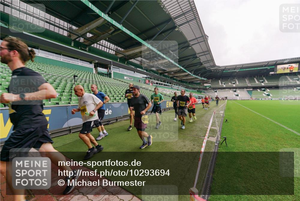 13.09.2026 - 21. swb-Marathon Bremen Michael Burmester http://msf.ph/oto/10293694 13.09.2026 10:32:55 Laufen im Stadion 10018, 10067, 10078, 10166, 10184, 10203, 10211, 10226, 10236, 10243, 10246, 10249, 10255, 10256, 10297, 10300, 10322, 10365, 10372, 10374, 10379, 10383, 10394, 10408, 10410, 10423, 10428, 10443, 10486, 10494, 10503, 10517, 10518, 10529, 10530, 10540, 10543, 10550, 10555, 10565, 10578, 10589, 10608, 10610, 10631, 10646, 10670, 10673, 10675, 10687, 10690, 10703, 10704, 10707, 10721, 10725, 10728, 10745, 10749, 10750, 10771, 10788, 10794, 10798 meine-sportfotos.de