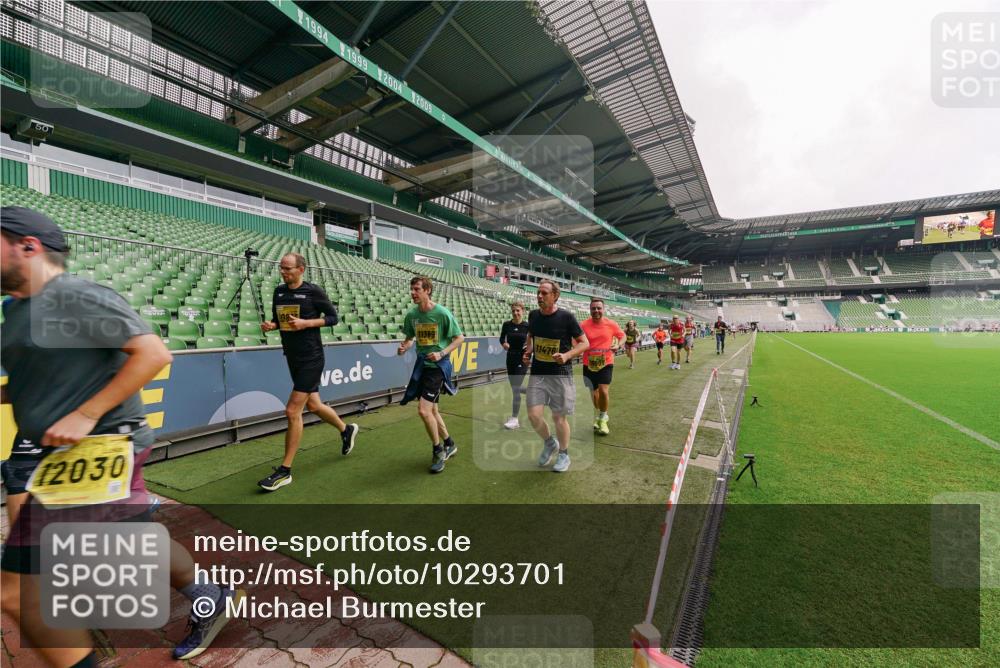 13.09.2026 - 21. swb-Marathon Bremen Michael Burmester http://msf.ph/oto/10293701 13.09.2026 10:32:56 Laufen im Stadion 10018, 10067, 10078, 10166, 10184, 10203, 10211, 10226, 10236, 10243, 10246, 10249, 10255, 10256, 10297, 10300, 10322, 10365, 10372, 10374, 10379, 10383, 10394, 10408, 10410, 10423, 10428, 10443, 10486, 10494, 10503, 10517, 10518, 10529, 10530, 10540, 10543, 10550, 10555, 10565, 10578, 10608, 10610, 10631, 10646, 10670, 10673, 10675, 10687, 10690, 10703, 10704, 10707, 10721, 10725, 10728, 10745, 10749, 10750, 10771, 10788, 10794, 10798 meine-sportfotos.de