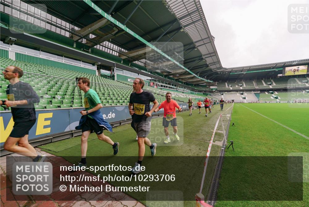 13.09.2026 - 21. swb-Marathon Bremen Michael Burmester http://msf.ph/oto/10293706 13.09.2026 10:32:57 Laufen im Stadion 10018, 10067, 10078, 10166, 10184, 10203, 10211, 10226, 10236, 10243, 10246, 10249, 10255, 10256, 10297, 10300, 10322, 10365, 10372, 10374, 10379, 10383, 10394, 10408, 10410, 10423, 10428, 10443, 10486, 10494, 10503, 10517, 10518, 10529, 10530, 10540, 10543, 10550, 10555, 10565, 10578, 10608, 10610, 10631, 10646, 10670, 10673, 10675, 10687, 10690, 10703, 10704, 10707, 10721, 10725, 10728, 10745, 10749, 10750, 10771, 10788, 10794, 10798 meine-sportfotos.de