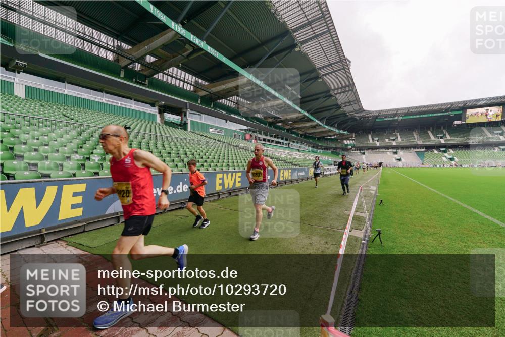 13.09.2026 - 21. swb-Marathon Bremen Michael Burmester http://msf.ph/oto/10293720 13.09.2026 10:33:01 Laufen im Stadion 10018, 10067, 10078, 10166, 10184, 10203, 10211, 10226, 10236, 10243, 10246, 10249, 10255, 10256, 10297, 10300, 10322, 10365, 10372, 10374, 10379, 10383, 10394, 10408, 10410, 10423, 10428, 10443, 10486, 10494, 10503, 10517, 10518, 10529, 10530, 10540, 10543, 10550, 10565, 10578, 10608, 10631, 10646, 10670, 10673, 10675, 10687, 10690, 10691, 10703, 10704, 10707, 10721, 10725, 10728, 10745, 10749, 10750, 10771, 10787, 10788, 10794, 10798 meine-sportfotos.de