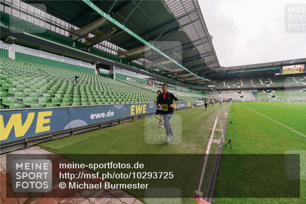 13.09.2026 - 21. swb-Marathon Bremen Michael Burmester http://msf.ph/oto/10293725 13.09.2026 10:33:03 Laufen im Stadion 10018, 10067, 10078, 10166, 10184, 10203, 10211, 10226, 10236, 10243, 10246, 10249, 10255, 10256, 10297, 10300, 10322, 10365, 10372, 10374, 10379, 10383, 10394, 10408, 10410, 10423, 10428, 10443, 10486, 10494, 10503, 10517, 10518, 10530, 10540, 10543, 10550, 10565, 10578, 10608, 10631, 10646, 10670, 10673, 10675, 10687, 10690, 10691, 10703, 10704, 10707, 10721, 10725, 10728, 10745, 10749, 10750, 10771, 10772, 10787, 10788, 10794, 10798 meine-sportfotos.de