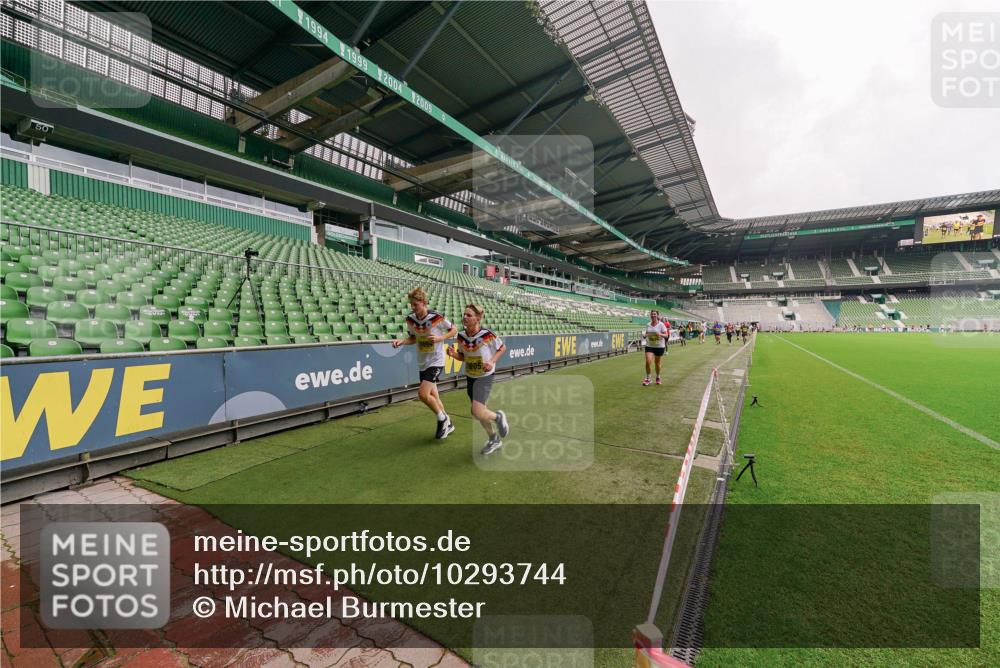 13.09.2026 - 21. swb-Marathon Bremen Michael Burmester http://msf.ph/oto/10293744 13.09.2026 10:33:10 Laufen im Stadion 10018, 10067, 10078, 10166, 10184, 10203, 10211, 10226, 10236, 10243, 10246, 10249, 10255, 10256, 10297, 10300, 10322, 10355, 10365, 10372, 10374, 10379, 10383, 10394, 10408, 10410, 10423, 10428, 10443, 10486, 10494, 10503, 10517, 10518, 10530, 10540, 10543, 10550, 10565, 10578, 10608, 10646, 10670, 10673, 10675, 10687, 10690, 10691, 10699, 10703, 10707, 10721, 10725, 10728, 10745, 10749, 10750, 10771, 10772, 10787, 10788, 10794, 10798 meine-sportfotos.de