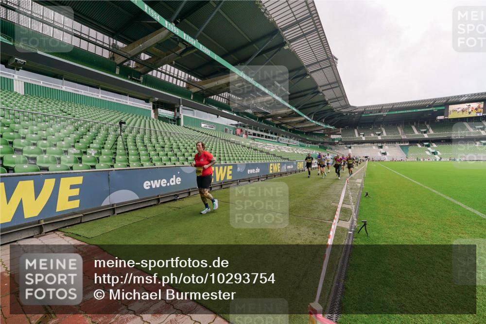 13.09.2026 - 21. swb-Marathon Bremen Michael Burmester http://msf.ph/oto/10293754 13.09.2026 10:33:16 Laufen im Stadion 10018, 10067, 10078, 10166, 10184, 10203, 10211, 10226, 10236, 10243, 10246, 10249, 10255, 10256, 10297, 10300, 10322, 10355, 10365, 10372, 10374, 10379, 10383, 10394, 10408, 10410, 10423, 10428, 10443, 10486, 10494, 10503, 10517, 10518, 10530, 10540, 10550, 10565, 10578, 10604, 10646, 10668, 10670, 10673, 10675, 10687, 10690, 10691, 10699, 10703, 10707, 10721, 10728, 10745, 10749, 10750, 10771, 10772, 10787, 10788, 10794, 10798 meine-sportfotos.de
