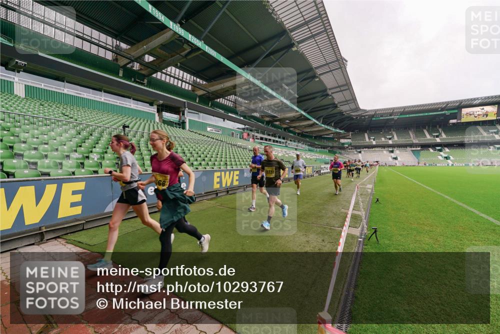13.09.2026 - 21. swb-Marathon Bremen Michael Burmester http://msf.ph/oto/10293767 13.09.2026 10:33:20 Laufen im Stadion 10018, 10067, 10078, 10166, 10177, 10184, 10203, 10211, 10226, 10236, 10240, 10243, 10246, 10249, 10256, 10297, 10300, 10322, 10355, 10365, 10372, 10374, 10379, 10383, 10394, 10408, 10410, 10415, 10423, 10428, 10443, 10486, 10494, 10517, 10518, 10530, 10540, 10550, 10565, 10578, 10604, 10646, 10668, 10670, 10673, 10675, 10687, 10690, 10691, 10699, 10703, 10707, 10721, 10728, 10745, 10749, 10750, 10771, 10772, 10787, 10788, 10794, 10798, 10857 meine-sportfotos.de