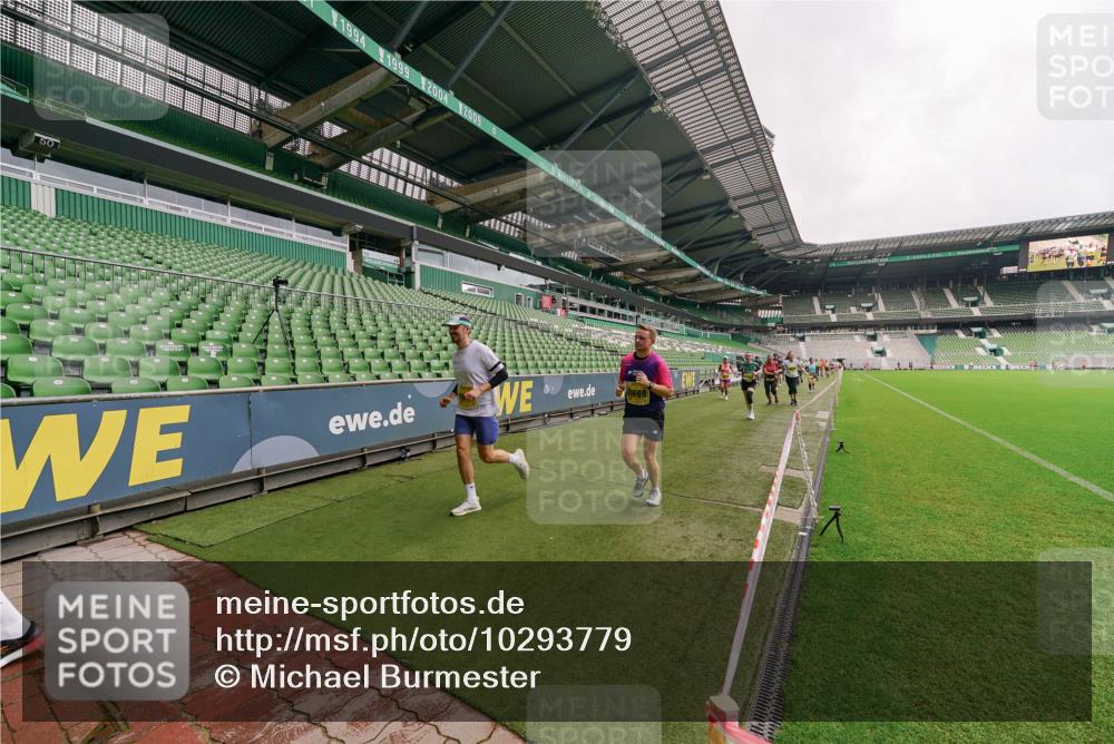 13.09.2026 - 21. swb-Marathon Bremen Michael Burmester http://msf.ph/oto/10293779 13.09.2026 10:33:22 Laufen im Stadion 10018, 10067, 10078, 10166, 10177, 10184, 10203, 10211, 10226, 10236, 10240, 10243, 10246, 10249, 10256, 10297, 10300, 10322, 10355, 10365, 10372, 10374, 10379, 10383, 10394, 10408, 10410, 10415, 10423, 10428, 10443, 10486, 10494, 10517, 10518, 10530, 10540, 10550, 10565, 10578, 10604, 10646, 10668, 10670, 10673, 10675, 10687, 10690, 10691, 10699, 10703, 10707, 10721, 10728, 10745, 10749, 10750, 10771, 10772, 10787, 10788, 10794, 10798, 10857 meine-sportfotos.de