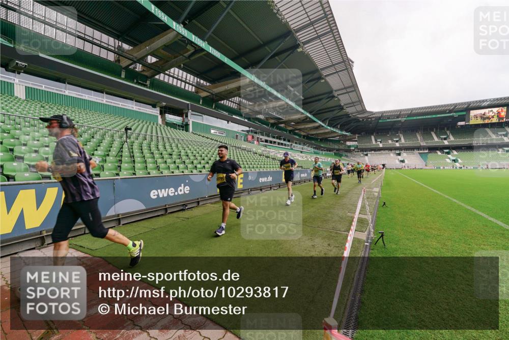 13.09.2026 - 21. swb-Marathon Bremen Michael Burmester http://msf.ph/oto/10293817 13.09.2026 10:33:31 Laufen im Stadion 10018, 10067, 10078, 10166, 10177, 10184, 10203, 10211, 10226, 10236, 10240, 10243, 10246, 10249, 10254, 10256, 10297, 10300, 10322, 10355, 10365, 10372, 10374, 10379, 10383, 10394, 10408, 10410, 10415, 10423, 10428, 10460, 10486, 10494, 10517, 10518, 10530, 10550, 10565, 10578, 10604, 10668, 10670, 10673, 10675, 10687, 10690, 10691, 10699, 10700, 10707, 10721, 10728, 10745, 10749, 10750, 10771, 10772, 10787, 10788, 10794, 10798, 10857, 11126 meine-sportfotos.de