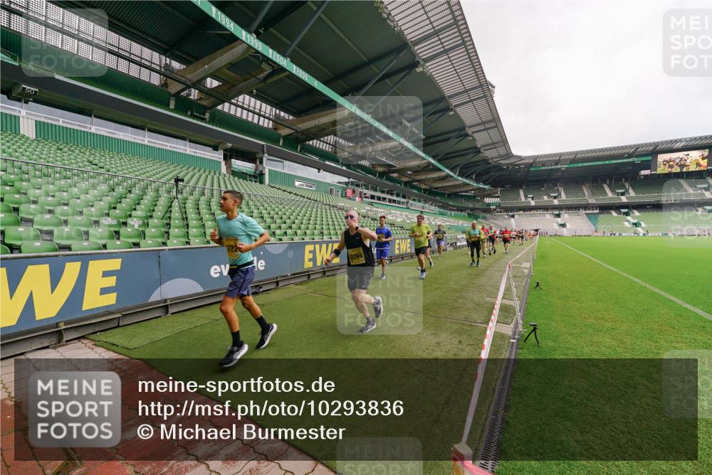 13.09.2026 - 21. swb-Marathon Bremen Michael Burmester http://msf.ph/oto/10293836 13.09.2026 10:33:34 Laufen im Stadion 10018, 10067, 10078, 10166, 10177, 10184, 10203, 10211, 10226, 10236, 10240, 10243, 10246, 10249, 10254, 10256, 10297, 10300, 10322, 10355, 10365, 10372, 10374, 10379, 10383, 10394, 10408, 10410, 10415, 10423, 10428, 10460, 10486, 10494, 10517, 10518, 10530, 10550, 10565, 10578, 10604, 10668, 10670, 10673, 10675, 10687, 10690, 10691, 10699, 10700, 10707, 10721, 10728, 10745, 10749, 10750, 10771, 10772, 10787, 10788, 10794, 10798, 10857, 11126 meine-sportfotos.de