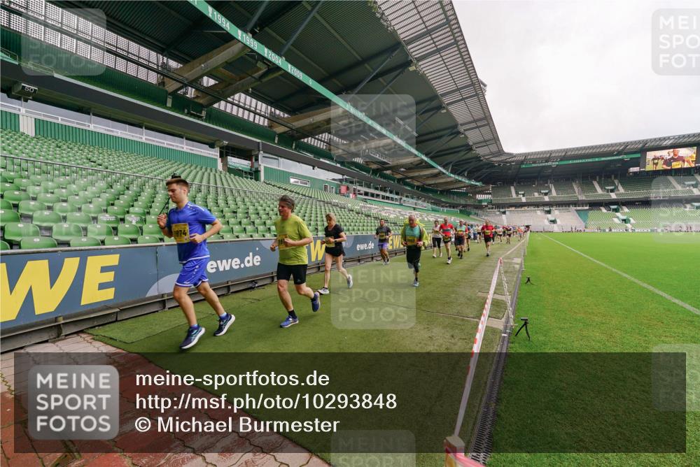13.09.2026 - 21. swb-Marathon Bremen Michael Burmester http://msf.ph/oto/10293848 13.09.2026 10:33:36 Laufen im Stadion 10018, 10067, 10078, 10166, 10177, 10184, 10203, 10211, 10226, 10236, 10240, 10243, 10249, 10254, 10256, 10297, 10300, 10322, 10355, 10365, 10372, 10374, 10379, 10383, 10394, 10408, 10410, 10415, 10423, 10428, 10460, 10486, 10494, 10517, 10518, 10530, 10550, 10565, 10578, 10604, 10668, 10670, 10673, 10675, 10687, 10690, 10691, 10699, 10700, 10707, 10721, 10728, 10745, 10749, 10750, 10771, 10772, 10787, 10788, 10794, 10798, 10828, 10857, 10914, 11126 meine-sportfotos.de