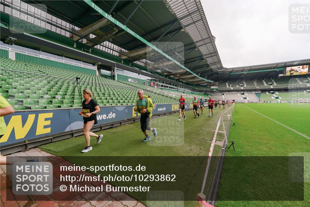 13.09.2026 - 21. swb-Marathon Bremen Michael Burmester http://msf.ph/oto/10293862 13.09.2026 10:33:37 Laufen im Stadion 10018, 10067, 10078, 10166, 10177, 10184, 10203, 10211, 10226, 10236, 10240, 10243, 10249, 10254, 10256, 10297, 10300, 10322, 10355, 10365, 10372, 10374, 10379, 10383, 10394, 10408, 10410, 10415, 10423, 10428, 10460, 10486, 10494, 10517, 10518, 10530, 10550, 10565, 10578, 10604, 10668, 10670, 10673, 10675, 10687, 10690, 10691, 10699, 10700, 10707, 10721, 10728, 10745, 10749, 10750, 10771, 10772, 10787, 10788, 10794, 10798, 10828, 10857, 10914, 11126 meine-sportfotos.de