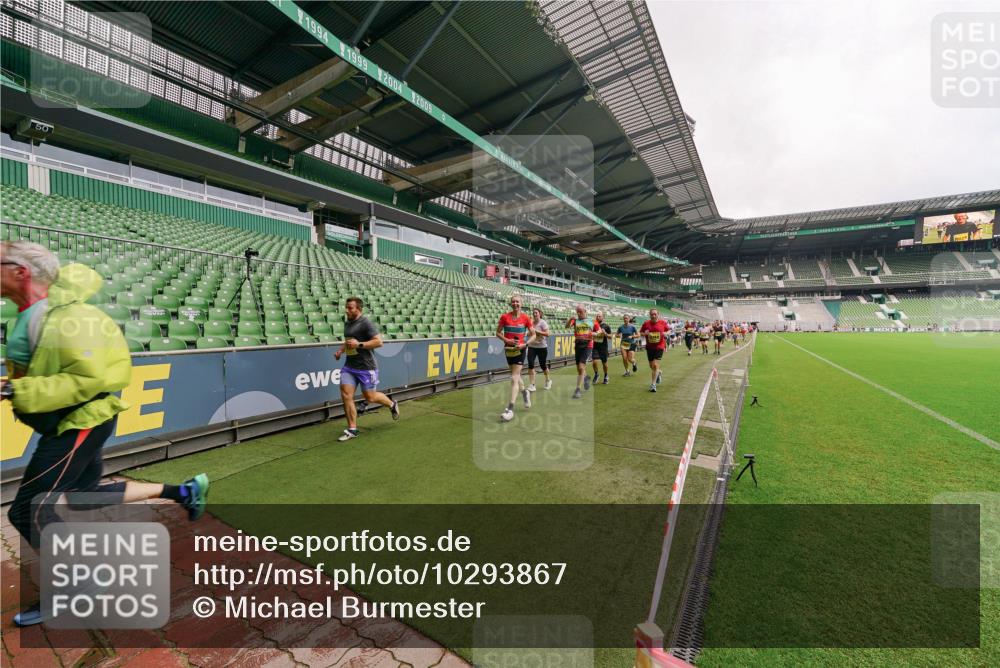13.09.2026 - 21. swb-Marathon Bremen Michael Burmester http://msf.ph/oto/10293867 13.09.2026 10:33:38 Laufen im Stadion 10018, 10067, 10078, 10166, 10177, 10184, 10203, 10211, 10226, 10236, 10240, 10243, 10249, 10254, 10256, 10297, 10300, 10322, 10355, 10356, 10365, 10372, 10374, 10379, 10383, 10394, 10408, 10410, 10415, 10423, 10428, 10460, 10486, 10494, 10517, 10518, 10530, 10550, 10565, 10578, 10604, 10668, 10670, 10673, 10675, 10687, 10690, 10691, 10699, 10700, 10707, 10721, 10728, 10745, 10749, 10750, 10771, 10772, 10787, 10788, 10794, 10798, 10828, 10857, 10914, 11126 meine-sportfotos.de