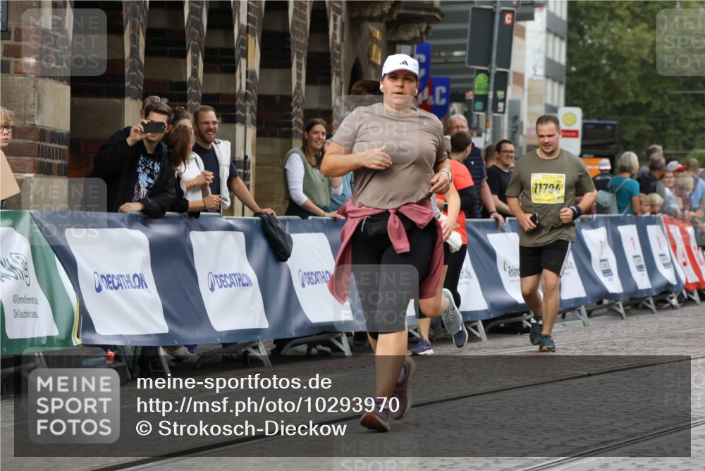 13.09.2026 - 21. swb-Marathon Bremen Strokosch-Dieckow http://msf.ph/oto/10293970 13.09.2026 11:18:56 Ziel 10176, 10194, 10264, 10535, 10600, 10895, 10899, 10997, 11443, 12371, 12422, 12561 meine-sportfotos.de