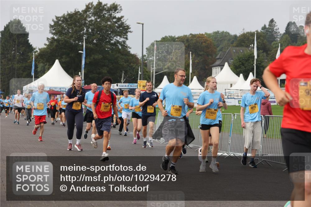 13.09.2026 - Kiel Lauf Andreas Tolksdorf http://msf.ph/oto/10294278 13.09.2026 09:26:31 Kiellinie 2017, 1235, 1966, 2348, 12351, 11655, 5672, 11653, 92 meine-sportfotos.de