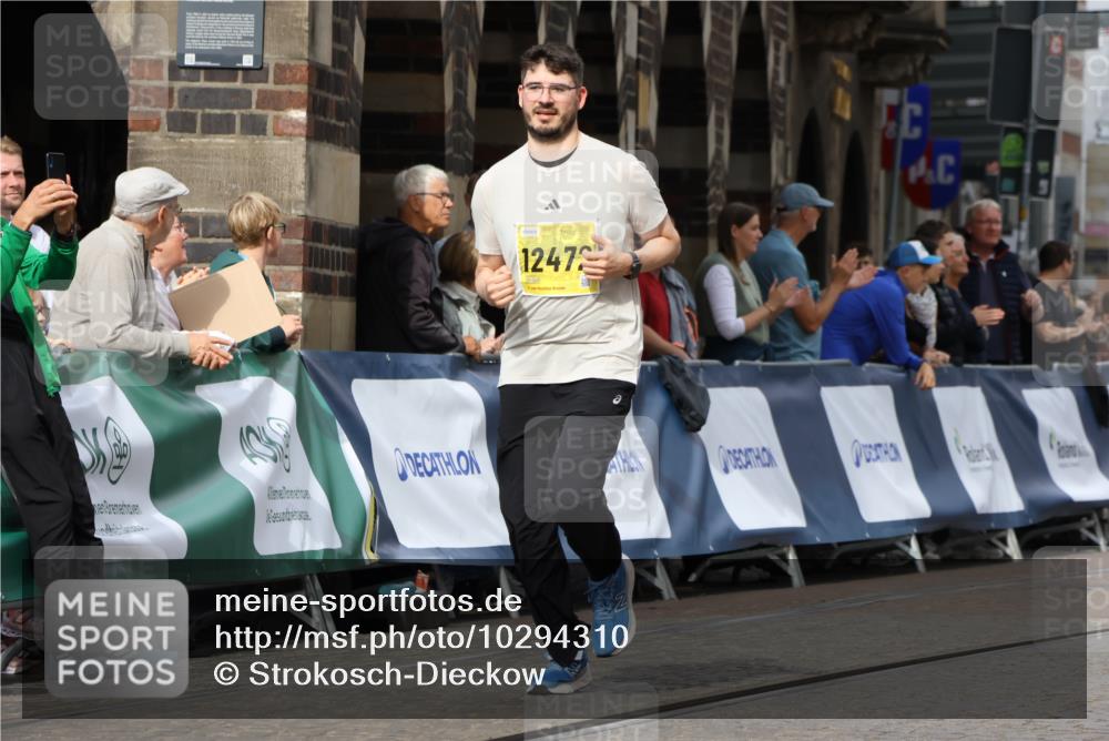 13.09.2026 - 21. swb-Marathon Bremen Strokosch-Dieckow http://msf.ph/oto/10294310 13.09.2026 11:20:02 Ziel 10882, 11457, 11244, 11333, 11337 meine-sportfotos.de
