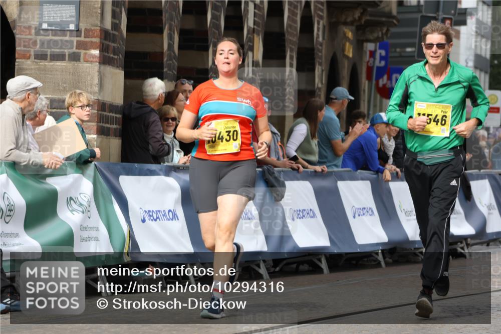 13.09.2026 - 21. swb-Marathon Bremen Strokosch-Dieckow http://msf.ph/oto/10294316 13.09.2026 11:20:06 Ziel 10882, 11457, 12472, 11244, 11333, 11337, 12374 meine-sportfotos.de