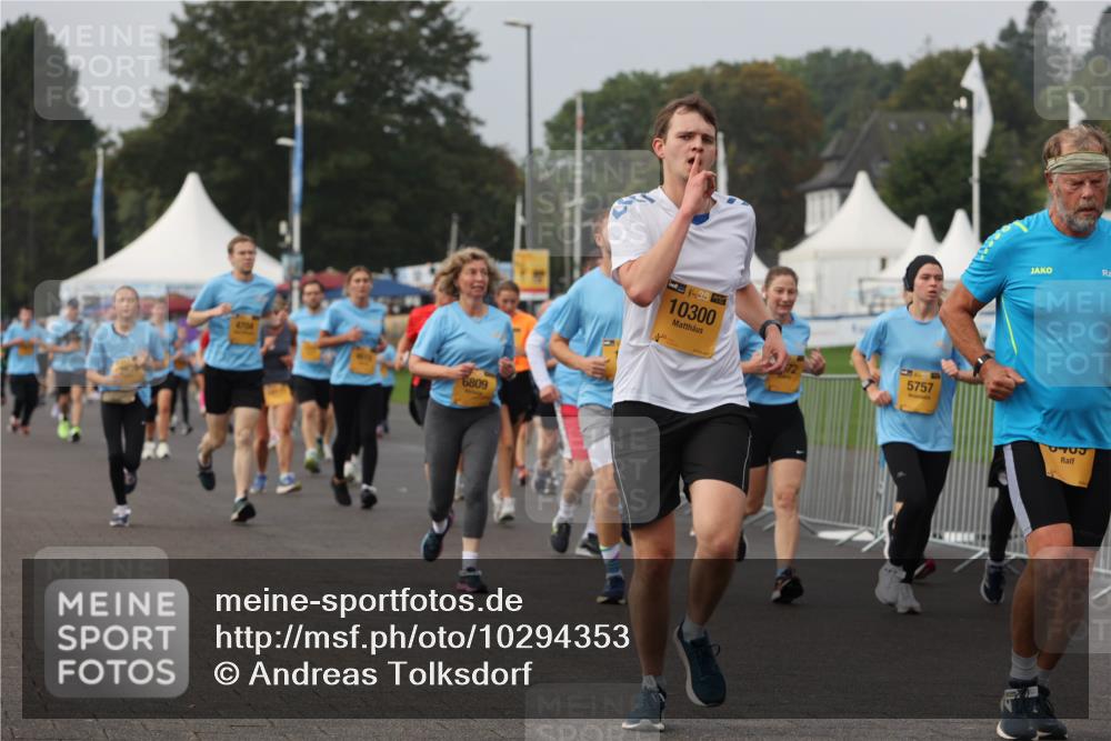 13.09.2026 - Kiel Lauf Andreas Tolksdorf http://msf.ph/oto/10294353 13.09.2026 09:26:43 Kiellinie 4704, 6809, 38, 10300, 5757 meine-sportfotos.de