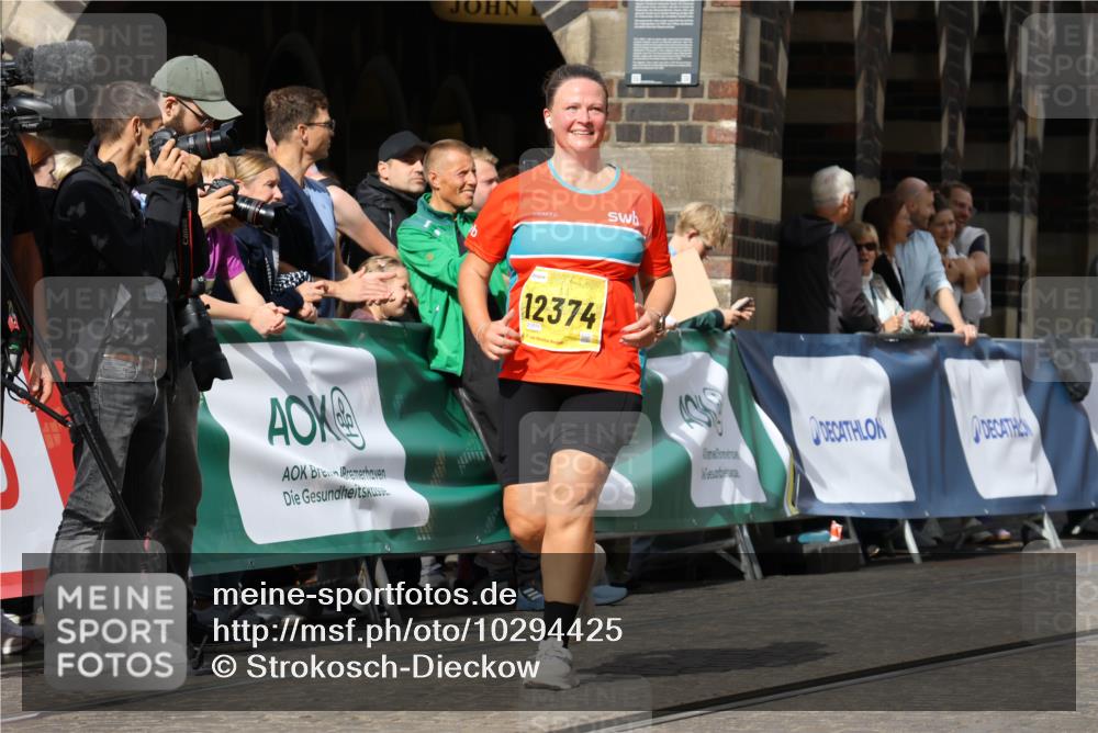 13.09.2026 - 21. swb-Marathon Bremen Strokosch-Dieckow http://msf.ph/oto/10294425 13.09.2026 11:20:27 Ziel 10430, 11244, 11333, 11337, 11546, 10161, 11529, 11530, 11541, 11675, 11980, 12153, 12316, 12317 meine-sportfotos.de