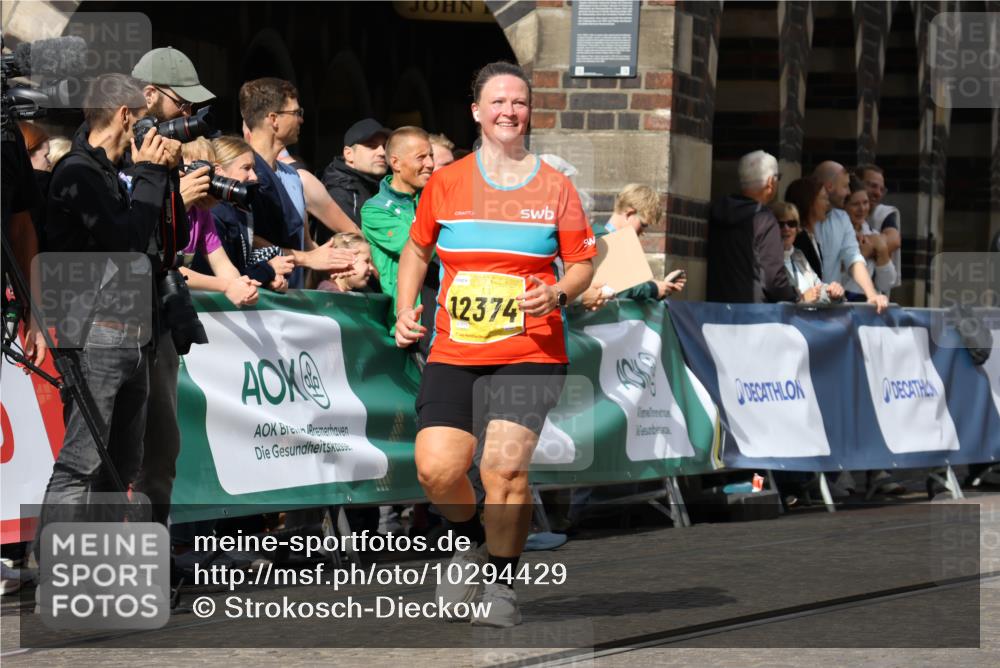 13.09.2026 - 21. swb-Marathon Bremen Strokosch-Dieckow http://msf.ph/oto/10294429 13.09.2026 11:20:27 Ziel 10430, 11244, 11333, 11337, 11546, 10161, 11529, 11530, 11541, 11675, 11980, 12153, 12316, 12317 meine-sportfotos.de