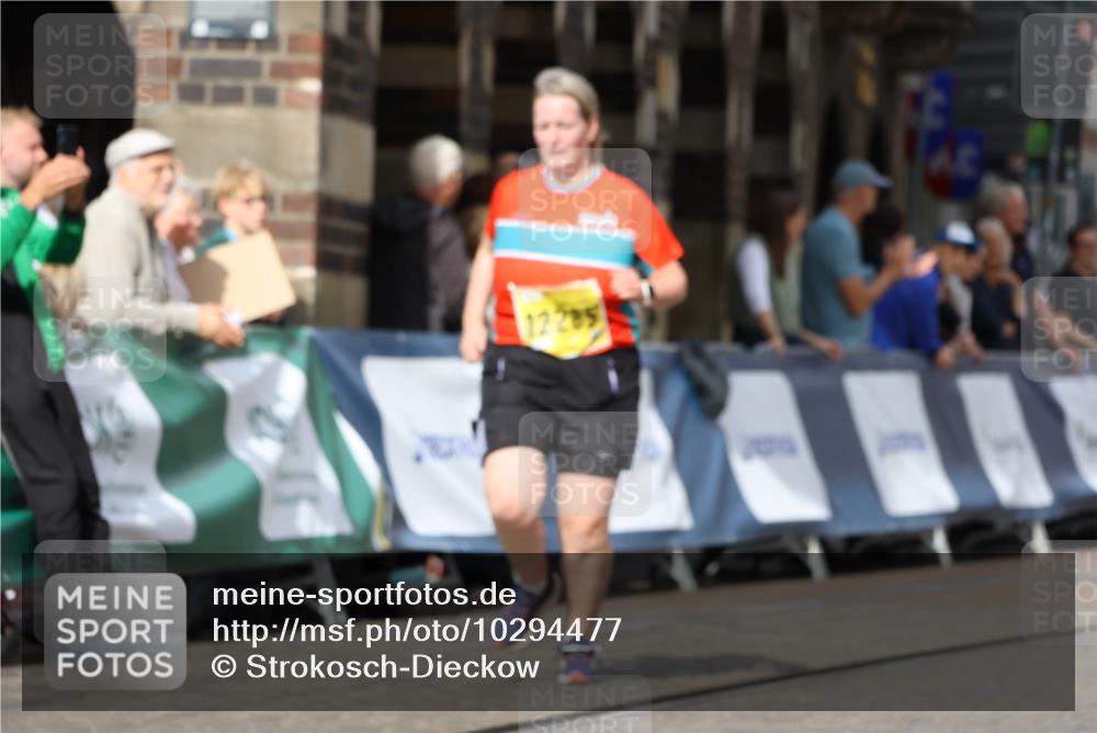 13.09.2026 - 21. swb-Marathon Bremen Strokosch-Dieckow http://msf.ph/oto/10294477 13.09.2026 11:20:33 Ziel 11244, 11333, 11337, 12374, 11529, 11530, 11675, 12153, 12316, 12317 meine-sportfotos.de