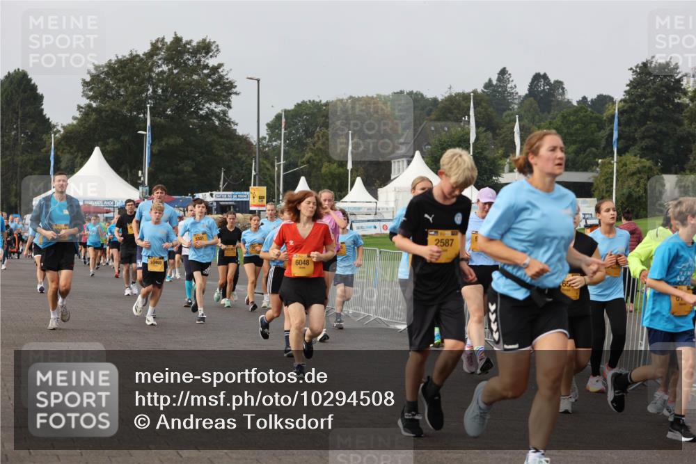 13.09.2026 - Kiel Lauf Andreas Tolksdorf http://msf.ph/oto/10294508 13.09.2026 09:27:11 Kiellinie 10498, 3301, 6048, 0, 2587 meine-sportfotos.de