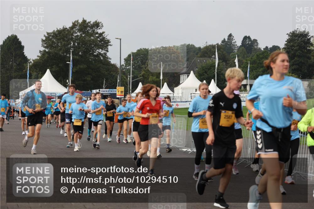 13.09.2026 - Kiel Lauf Andreas Tolksdorf http://msf.ph/oto/10294510 13.09.2026 09:27:12 Kiellinie 10498, 6048, 4, 623, 2587 meine-sportfotos.de