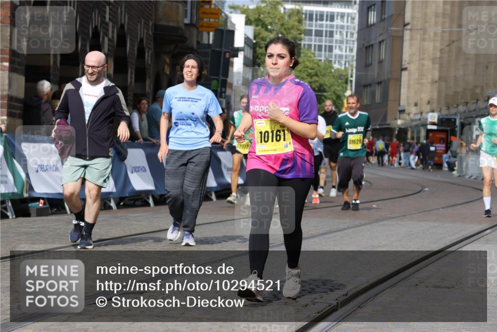 13.09.2026 - 21. swb-Marathon Bremen Strokosch-Dieckow http://msf.ph/oto/10294521 13.09.2026 11:20:38 Ziel 11244, 11296, 11333, 11337, 12285, 12374, 11675, 12153 meine-sportfotos.de