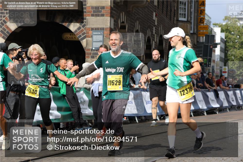 13.09.2026 - 21. swb-Marathon Bremen Strokosch-Dieckow http://msf.ph/oto/10294571 13.09.2026 11:20:46 Ziel 10161, 11296, 11541, 11980, 12285, 12374, 10407, 12542 meine-sportfotos.de