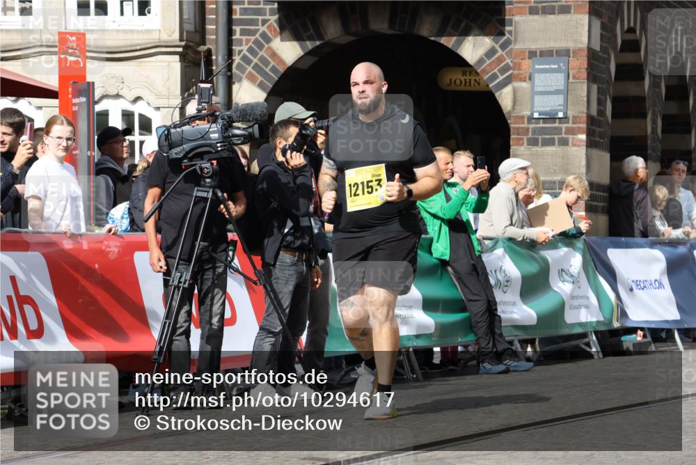13.09.2026 - 21. swb-Marathon Bremen Strokosch-Dieckow http://msf.ph/oto/10294617 13.09.2026 11:20:50 Ziel 10161, 11296, 11529, 11530, 11541, 11675, 11980, 12285, 12316, 12317, 10407, 12542 meine-sportfotos.de