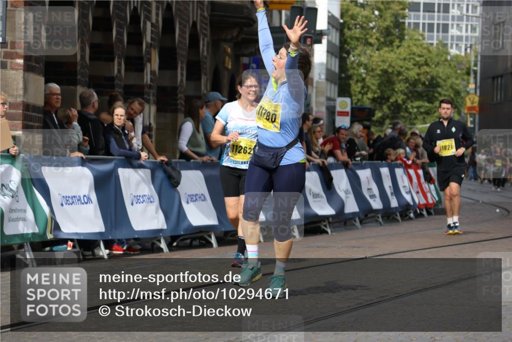 13.09.2026 - 21. swb-Marathon Bremen Strokosch-Dieckow http://msf.ph/oto/10294671 13.09.2026 11:21:27 Ziel 11104, 11821 meine-sportfotos.de